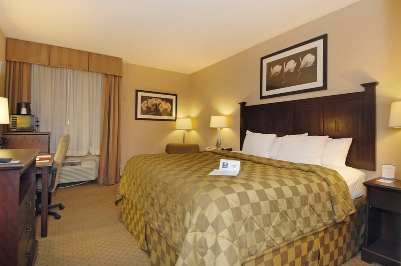 Comfort Inn & Suites Paramus - Paramus, NJ