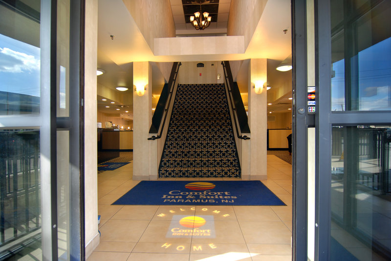 Comfort Inn & Suites Paramus - Paramus, NJ