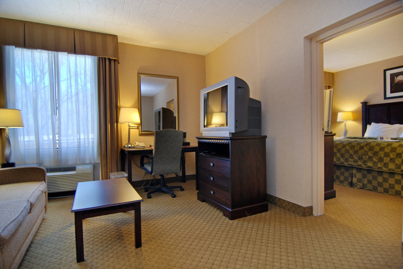 Comfort Inn & Suites Paramus - Paramus, NJ