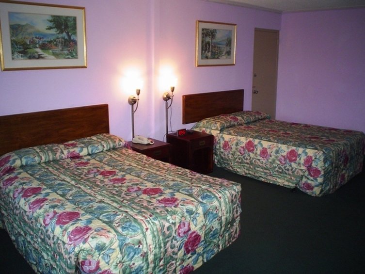 Country Hearth Inn