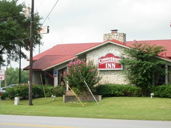 Country Hearth Inn - Columbus, TX