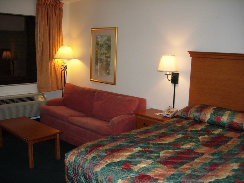 Country Hearth Inn - Columbus, TX