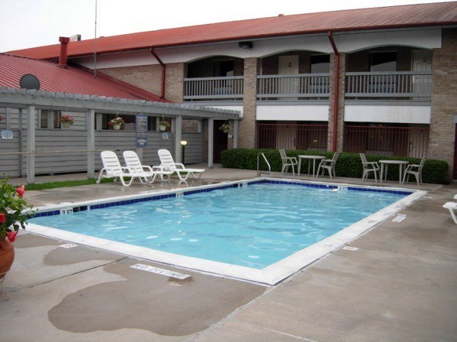 Country Hearth Inn - Columbus, TX