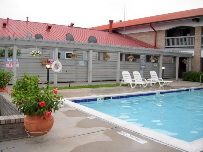 Country Hearth Inn - Columbus, TX