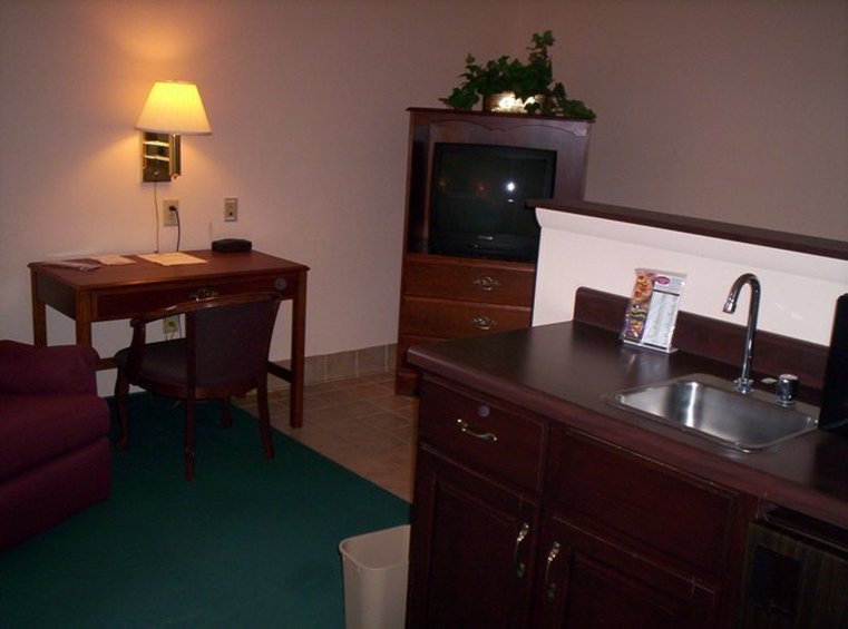 Western Inn - Hampton, GA