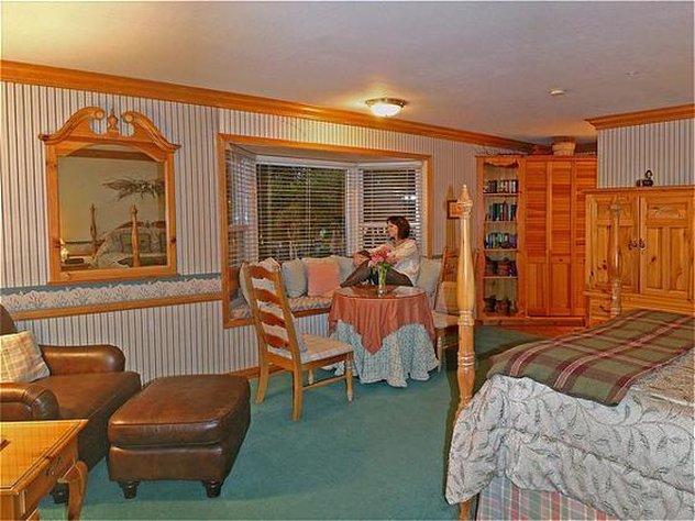 Cardiff-by-the-Sea Lodge