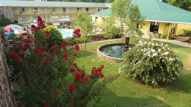 Golden Manor Motel - Muldraugh, KY