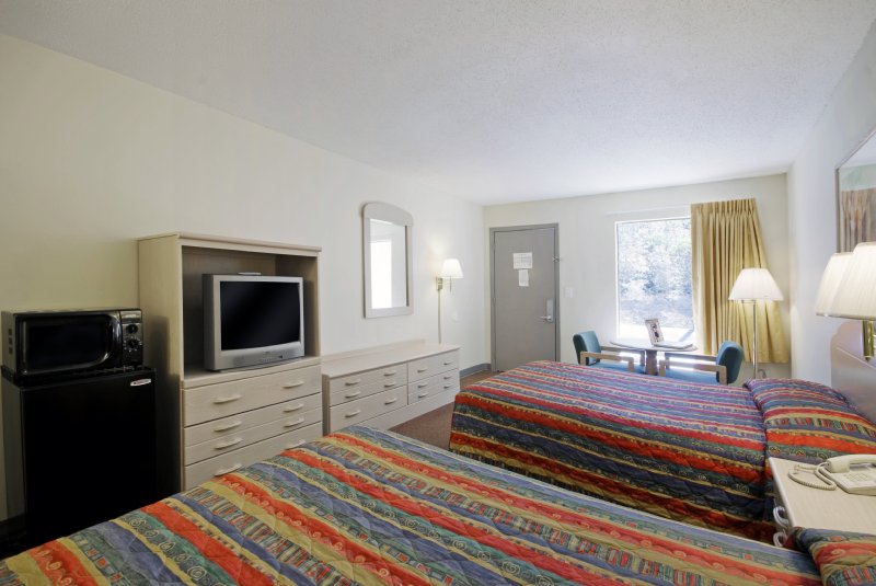 Americas Best Value Inn - Defuniak Springs, FL