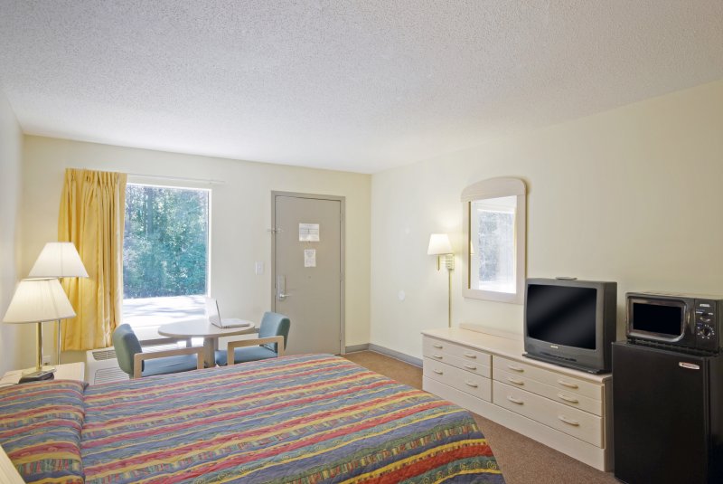 Americas Best Value Inn - Defuniak Springs, FL