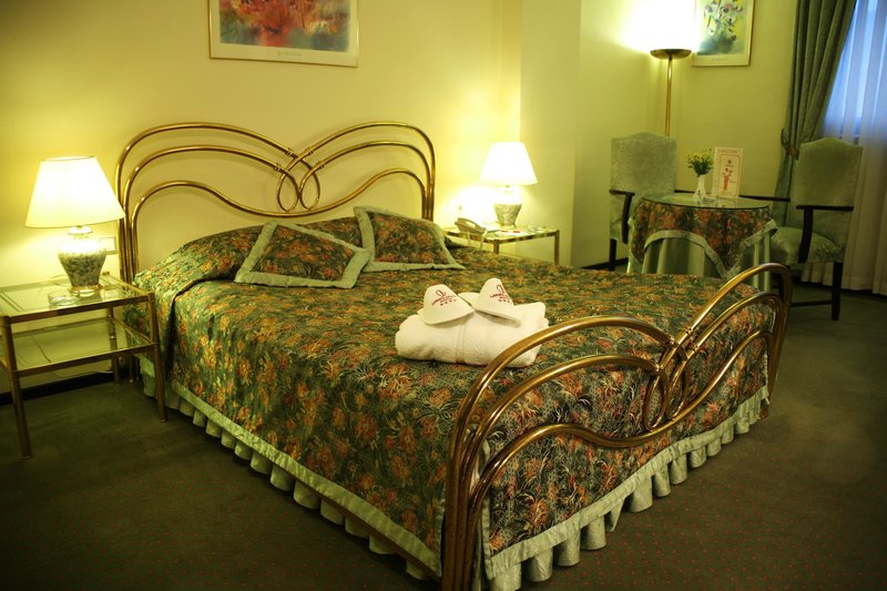 Airport Gunes Hotel | Nadide Caddesi 34173 /ISTANBUL | +90 212 483 30 30