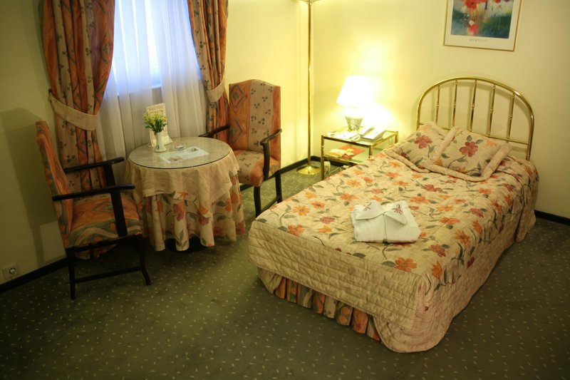 Airport Gunes Hotel | Nadide Caddesi 34173 /ISTANBUL | +90 212 483 30 30