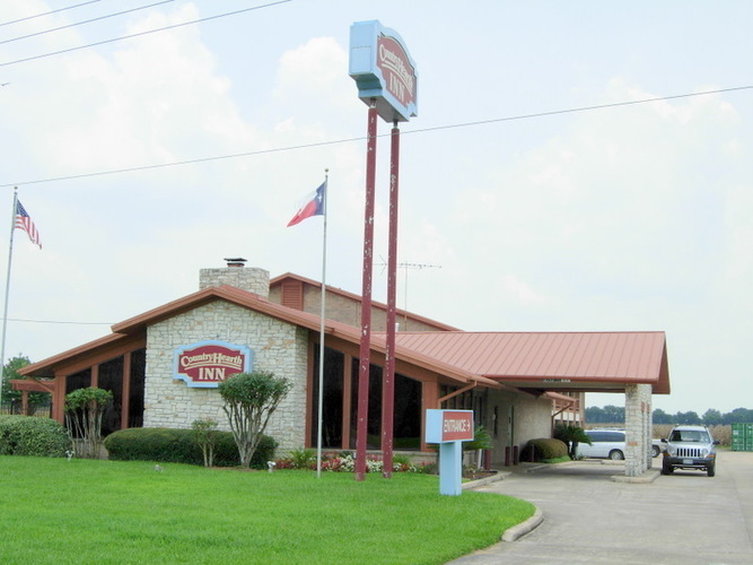 Country Hearth Inn - Wharton, TX