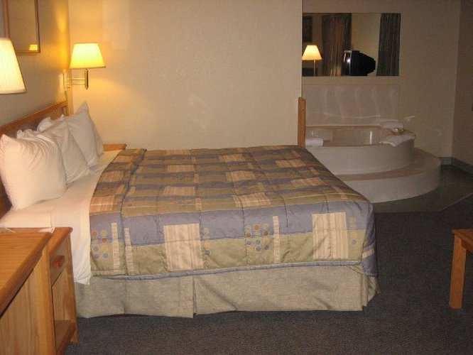 Americinn - Faribault, MN