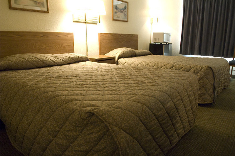 Country Hearth Inn