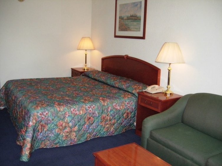 Country Hearth Inn