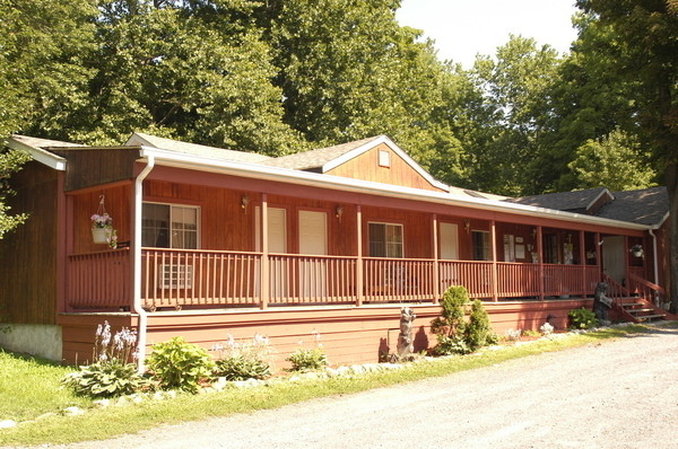 Valley Brook Inn and Cottages - Wurtsboro, NY