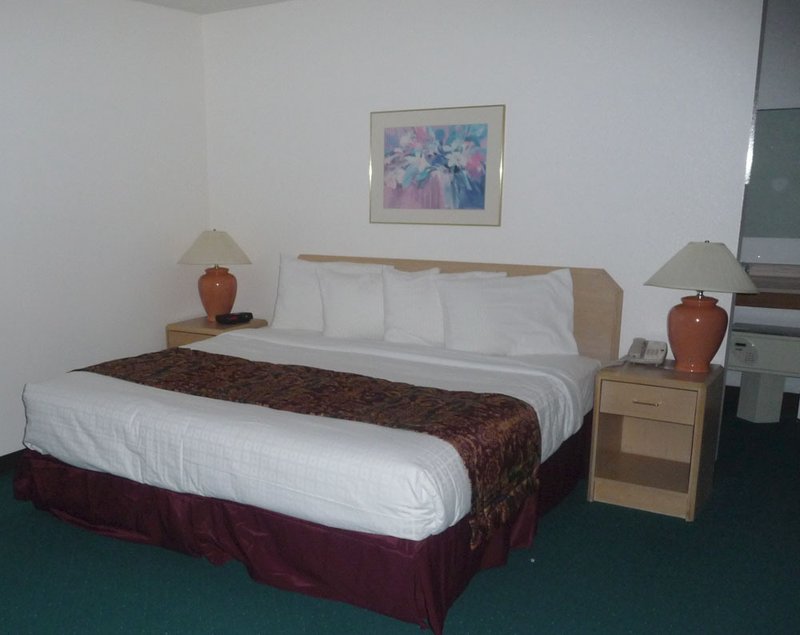 Americinn - Shawano, WI