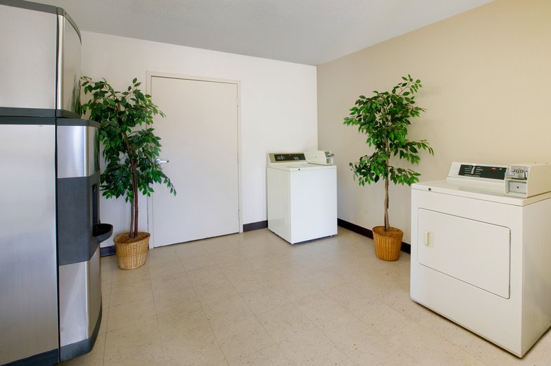 Americas Best Value Inn - Acworth, GA