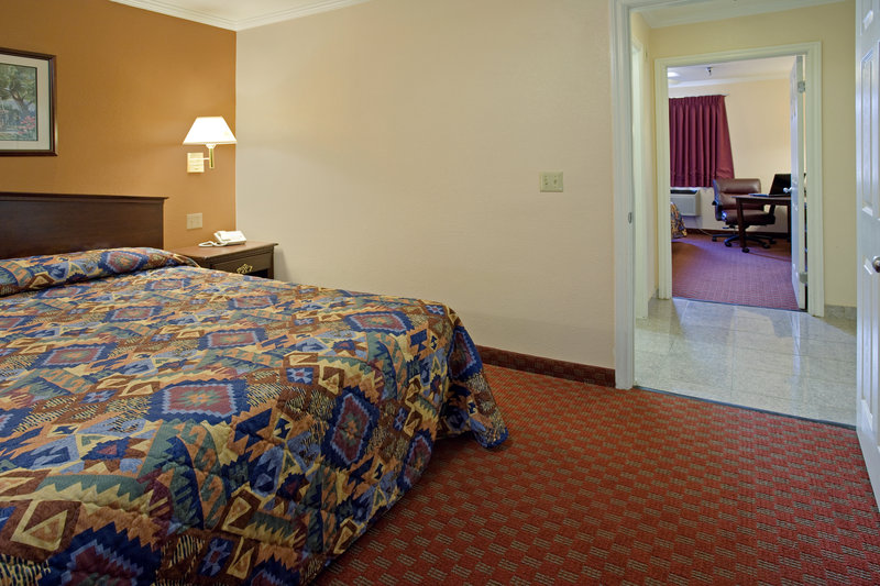Americas Best Value Laguna Inn & Suites - San Juan Capistrano, CA