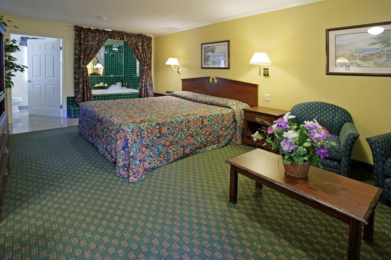 Americas Best Value Laguna Inn & Suites - San Juan Capistrano, CA