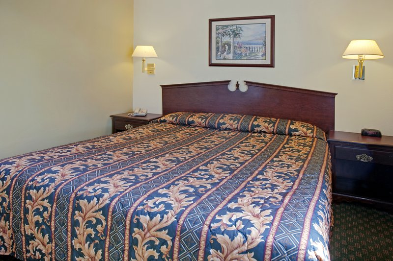 Americas Best Value Laguna Inn & Suites - San Juan Capistrano, CA