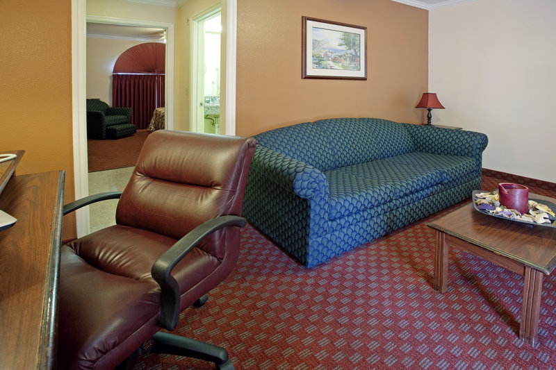 Americas Best Value Laguna Inn & Suites - San Juan Capistrano, CA