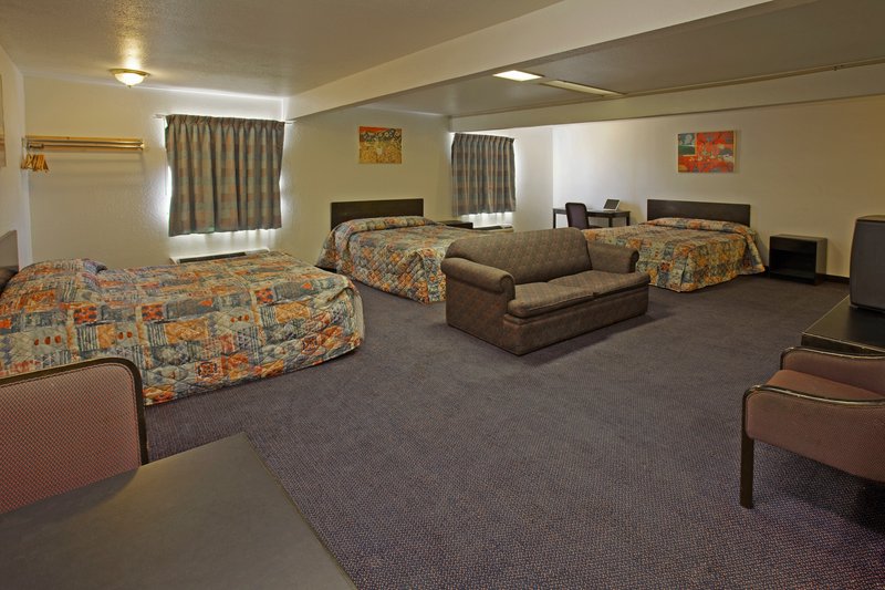 Americas Best Value Inn & Suites-Seguin - Seguin, TX