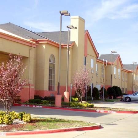 Interstate Inn Haltom City - Haltom City, TX