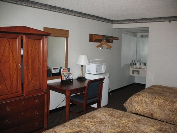 SUPER VALUE INN - Fredericksburg, VA