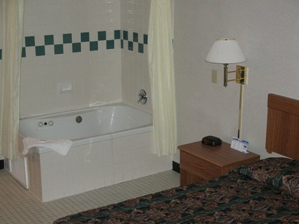 SUPER VALUE INN - Fredericksburg, VA