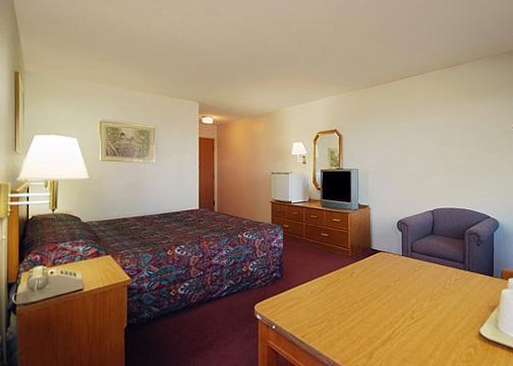 Budget Host Inn & Suites - Onamia, MN