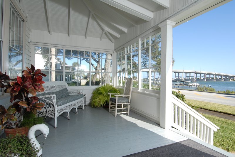 Night Swan Intracoastal B & B - New Smyrna Beach, FL