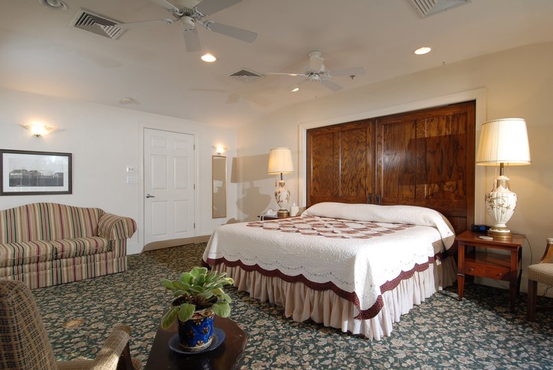 Night Swan Intracoastal B & B - New Smyrna Beach, FL