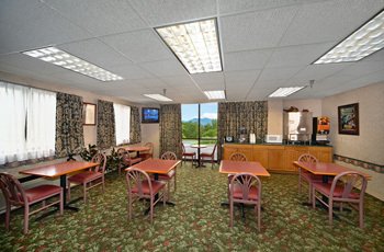 Hotel Pigeon Forge Inn & Suites - Pigeon Forge, TN