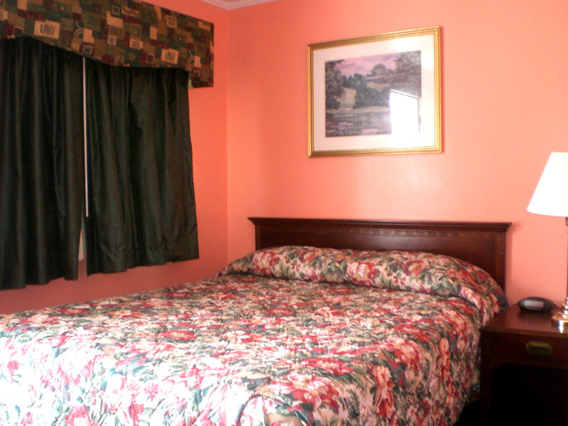 Pilgrim Inn & Cottages - Plymouth, NH