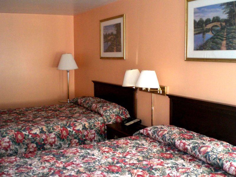 Pilgrim Inn & Cottages - Plymouth, NH