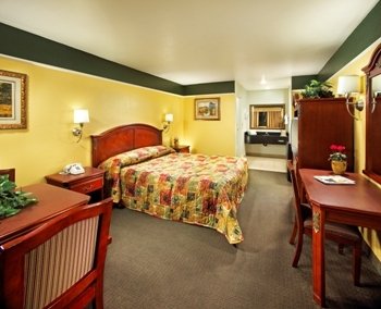 Portola Inn & Suites - Buena Park - Buena Park, CA