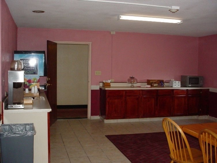 COUNTRY HEARTH INN - Sidney, OH