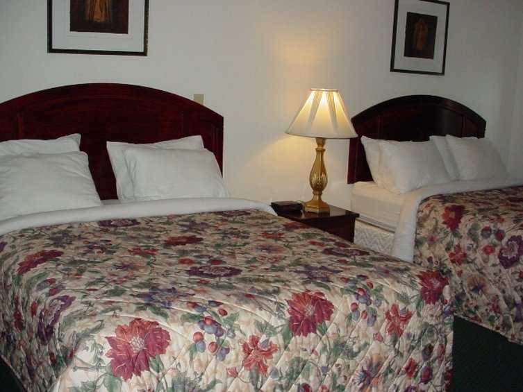 COUNTRY HEARTH INN - Sidney, OH