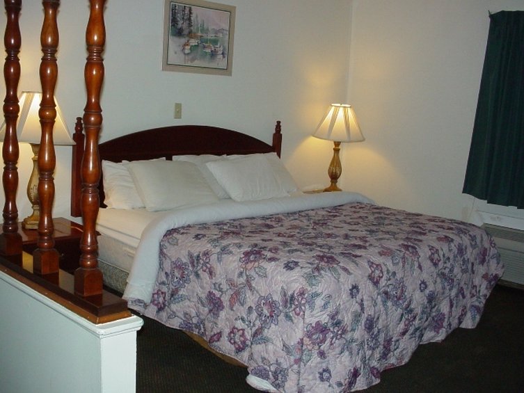 COUNTRY HEARTH INN - Sidney, OH