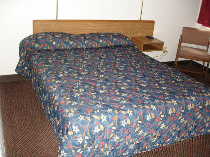 Econo Lodge - Shakopee, MN