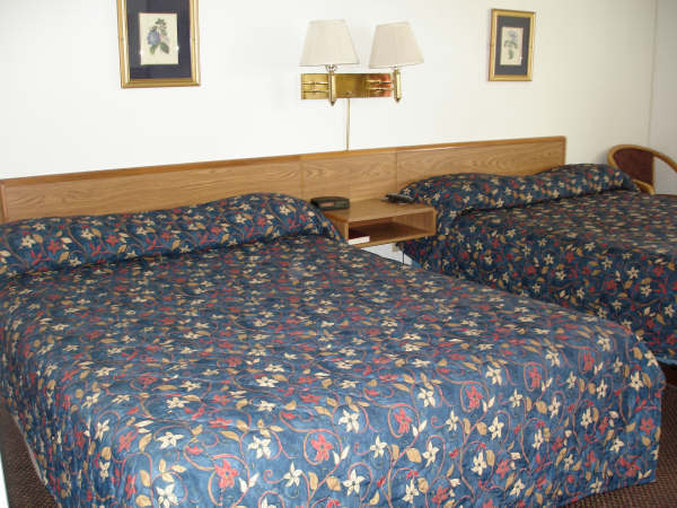 Econo Lodge - Shakopee, MN