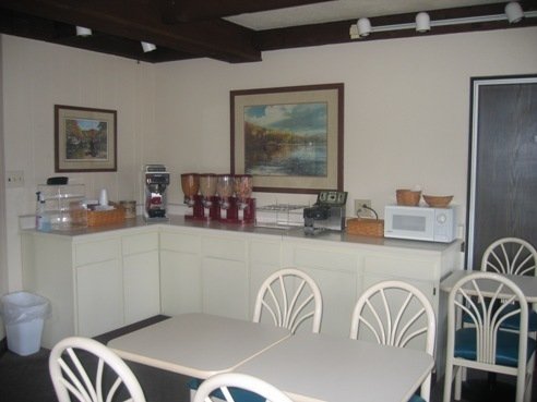 Country Squire Inn & Suites - Coshocton, OH