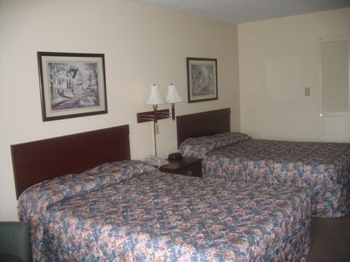 Country Squire Inn & Suites - Coshocton, OH