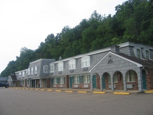 Country Squire Inn & Suites - Coshocton, OH