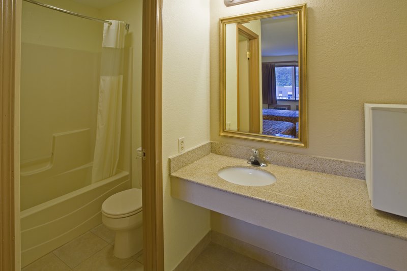 Americas Best Value Inn - Onley, VA