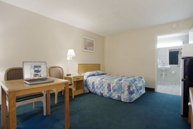 Americas Best Value Inn - Wilmington, NC
