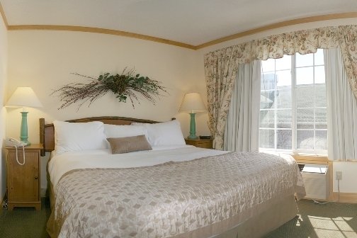 Flat Creek Inn & Suites - Hayward, WI