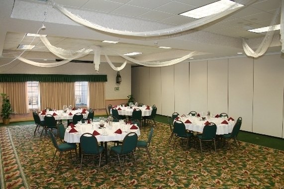 Flat Creek Inn & Suites - Hayward, WI