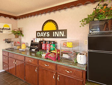 Days Inn By Wyndham Opelika - Opelika, AL